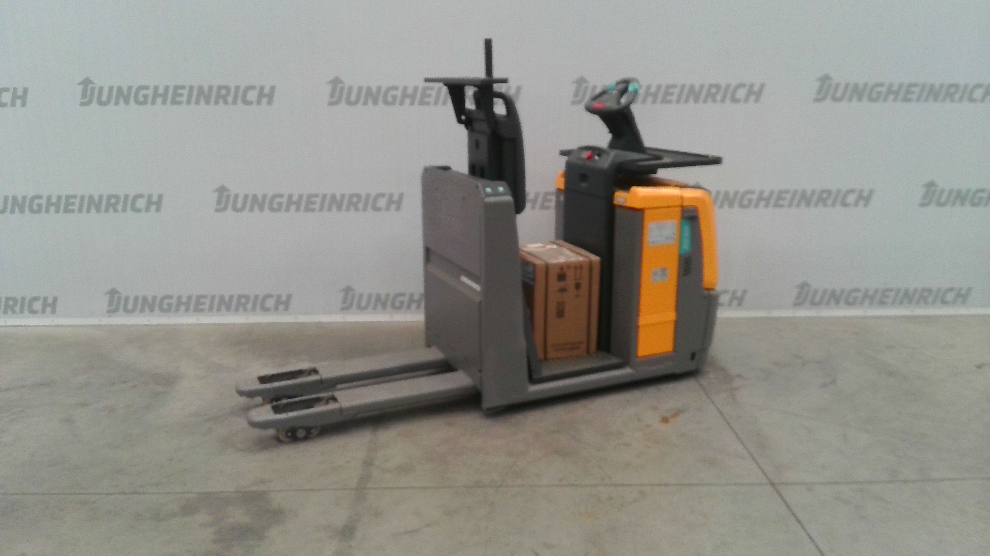 ECE 225 — Truck photo · 90707450