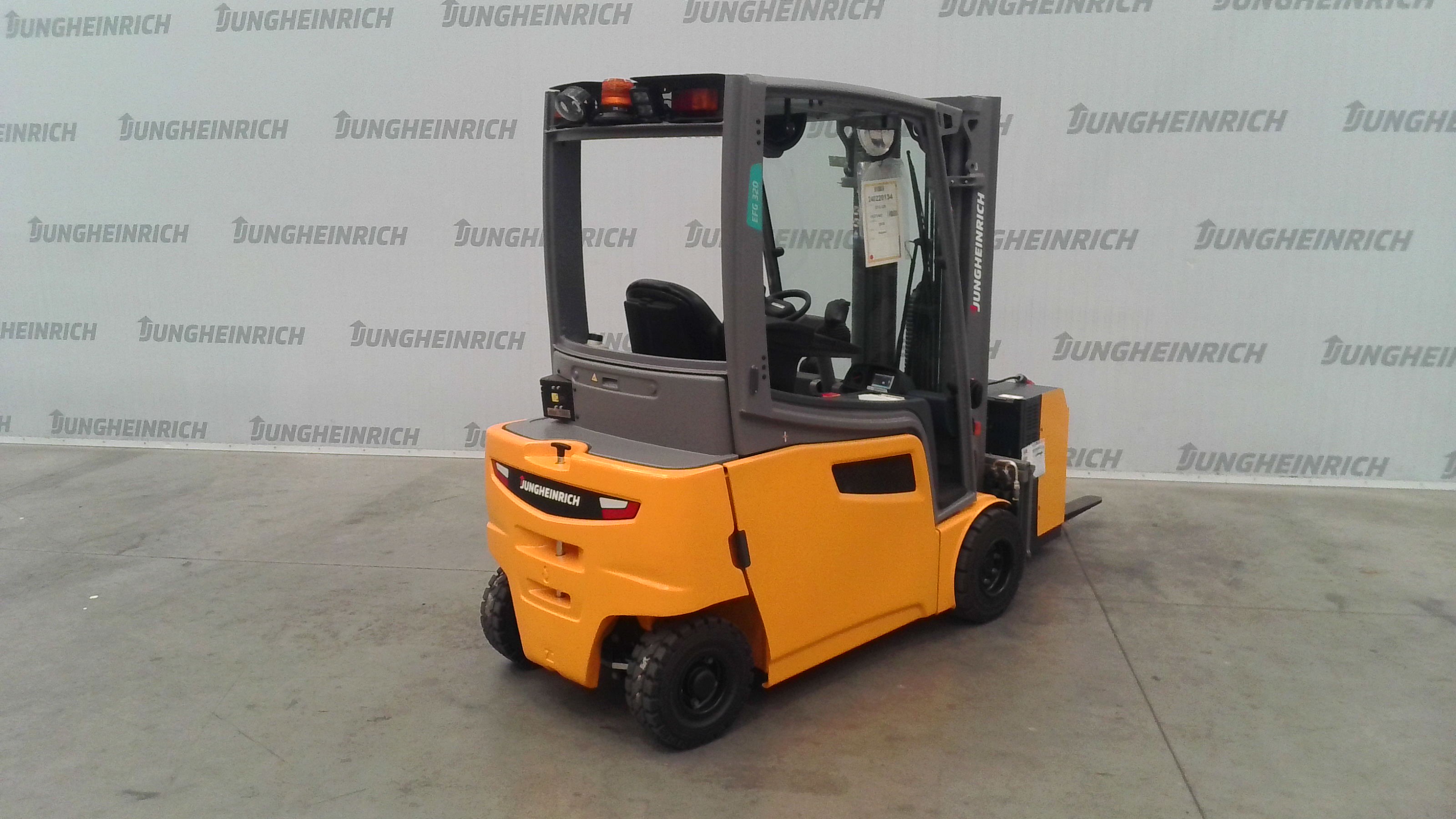 EFG 320 — Truck photo · FN572462
