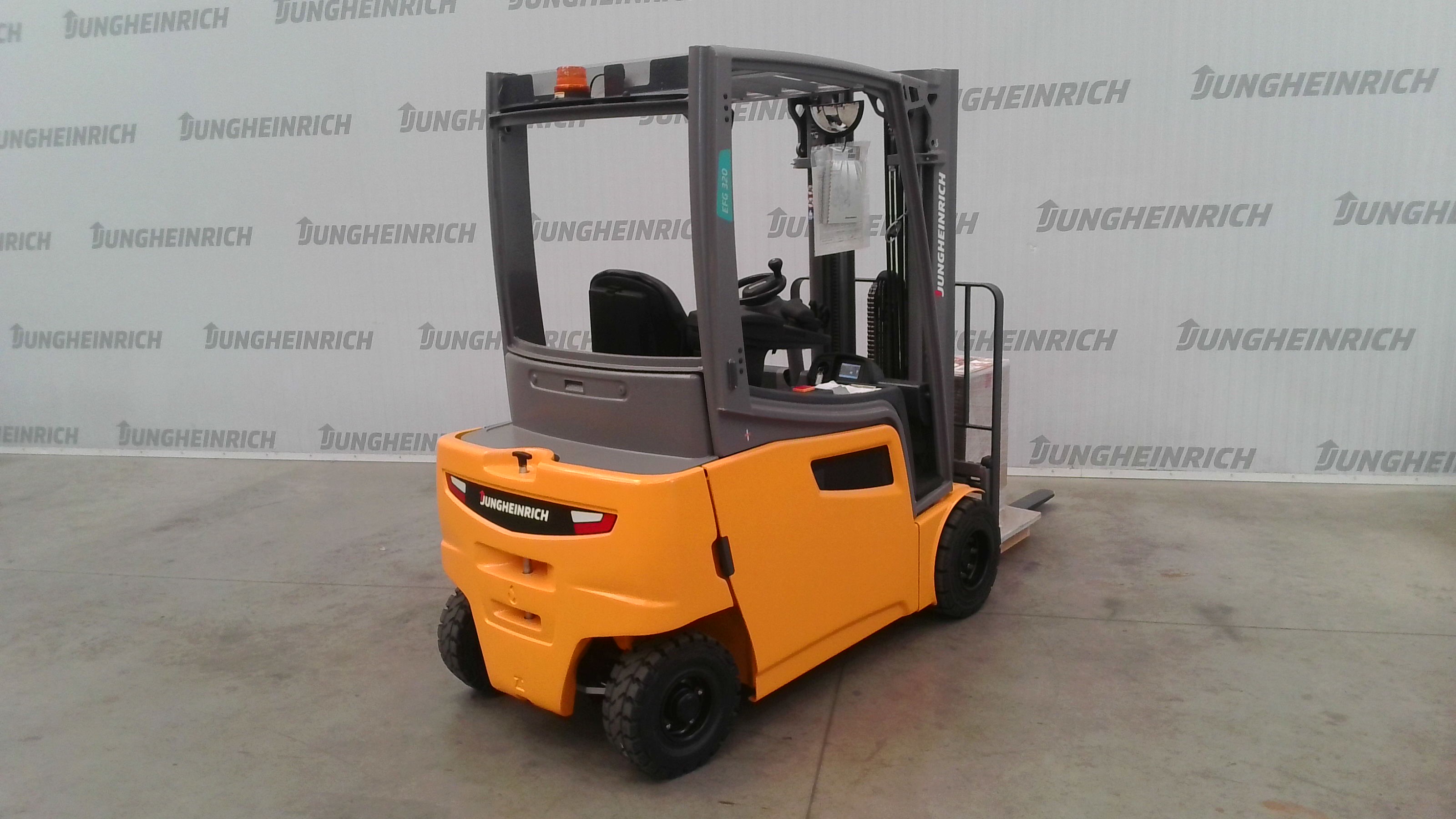 EFG 320 — Truck photo · FN574738