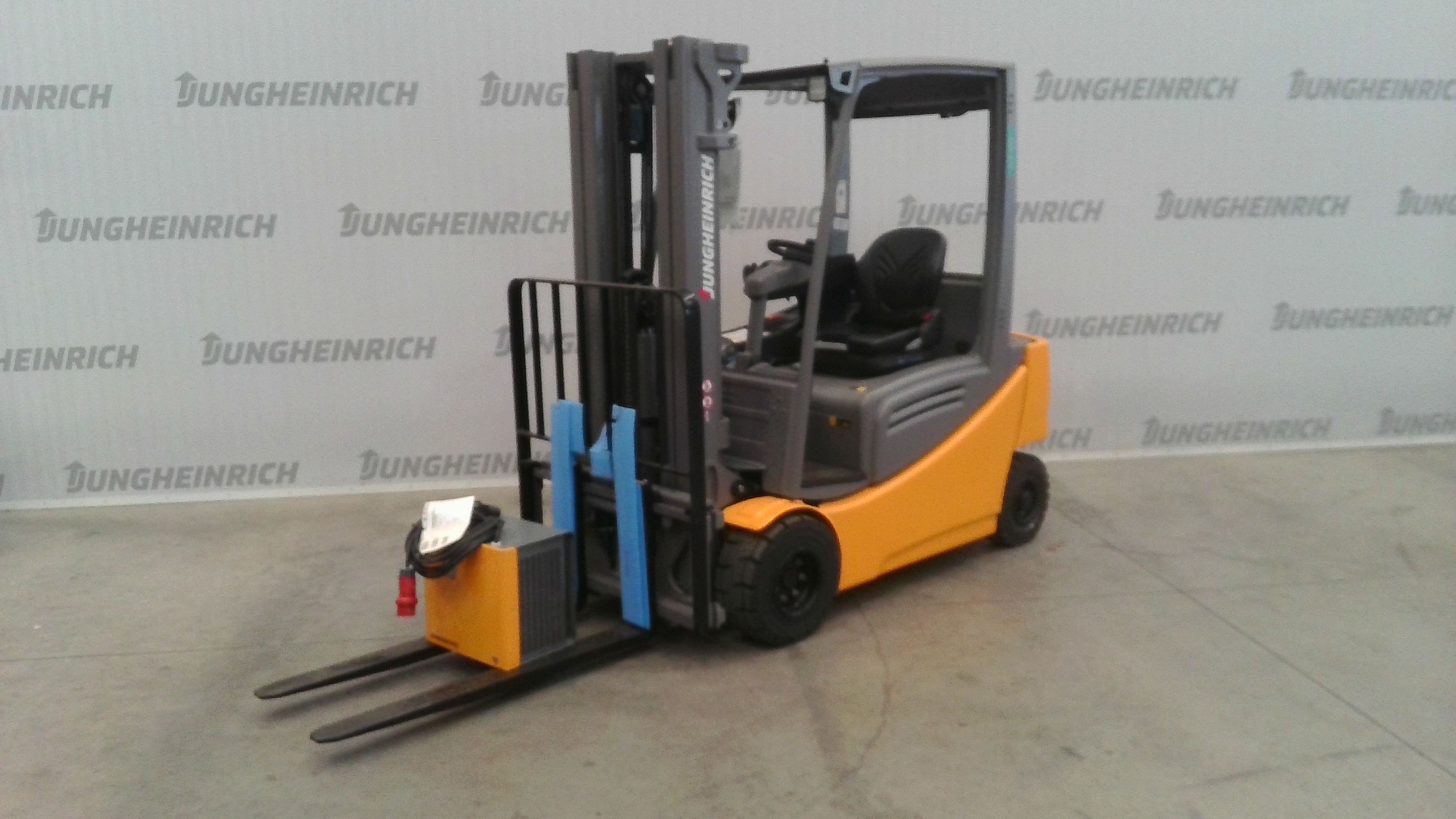 EFG 320 — Truck photo · FN599282