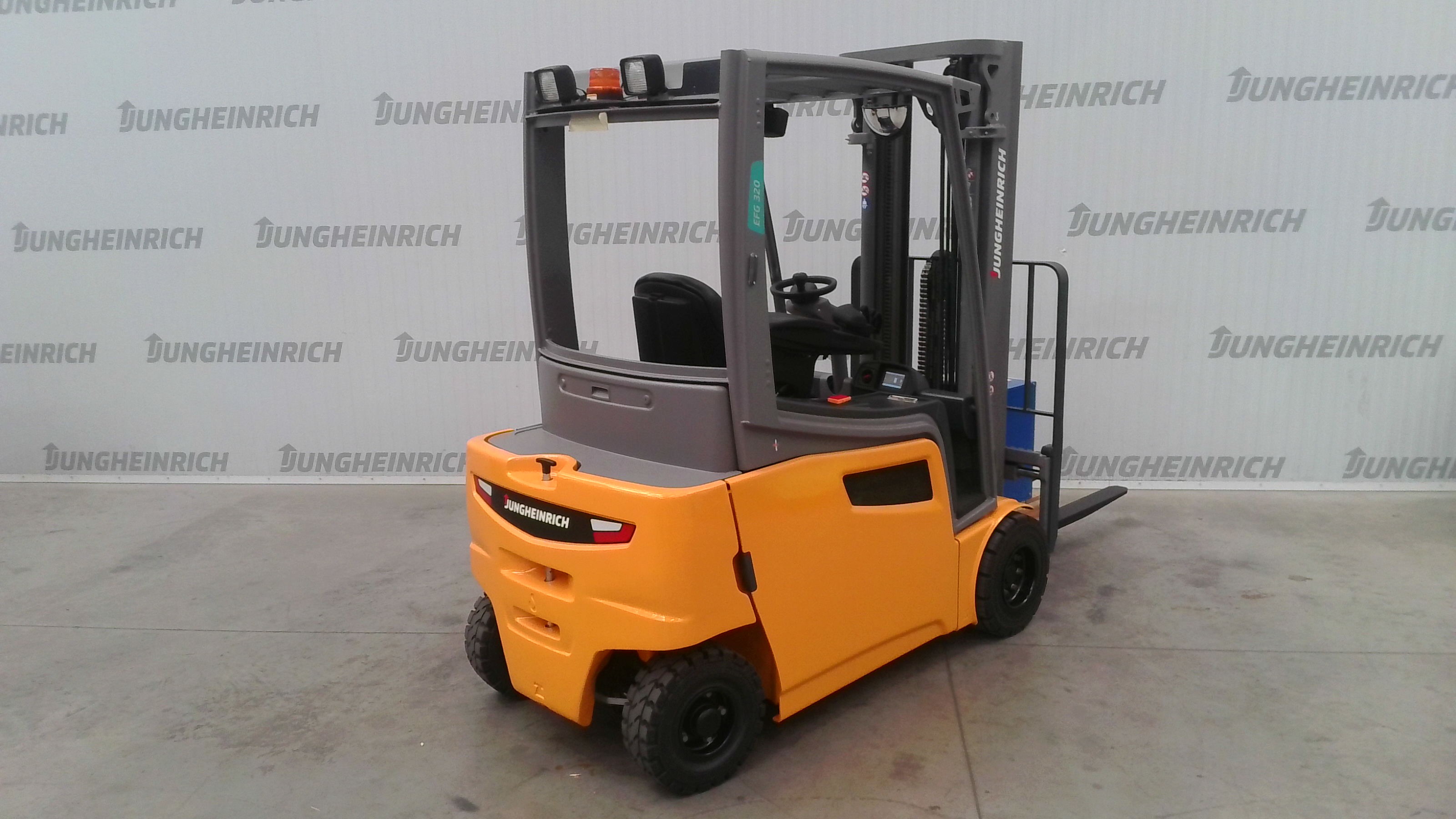 EFG 320 — Truck photo · FN600409