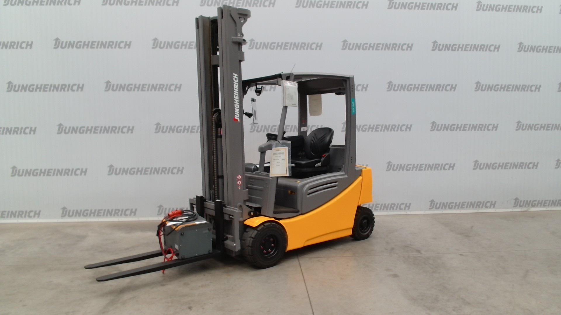 EFG 320 — Truck photo · FN612376