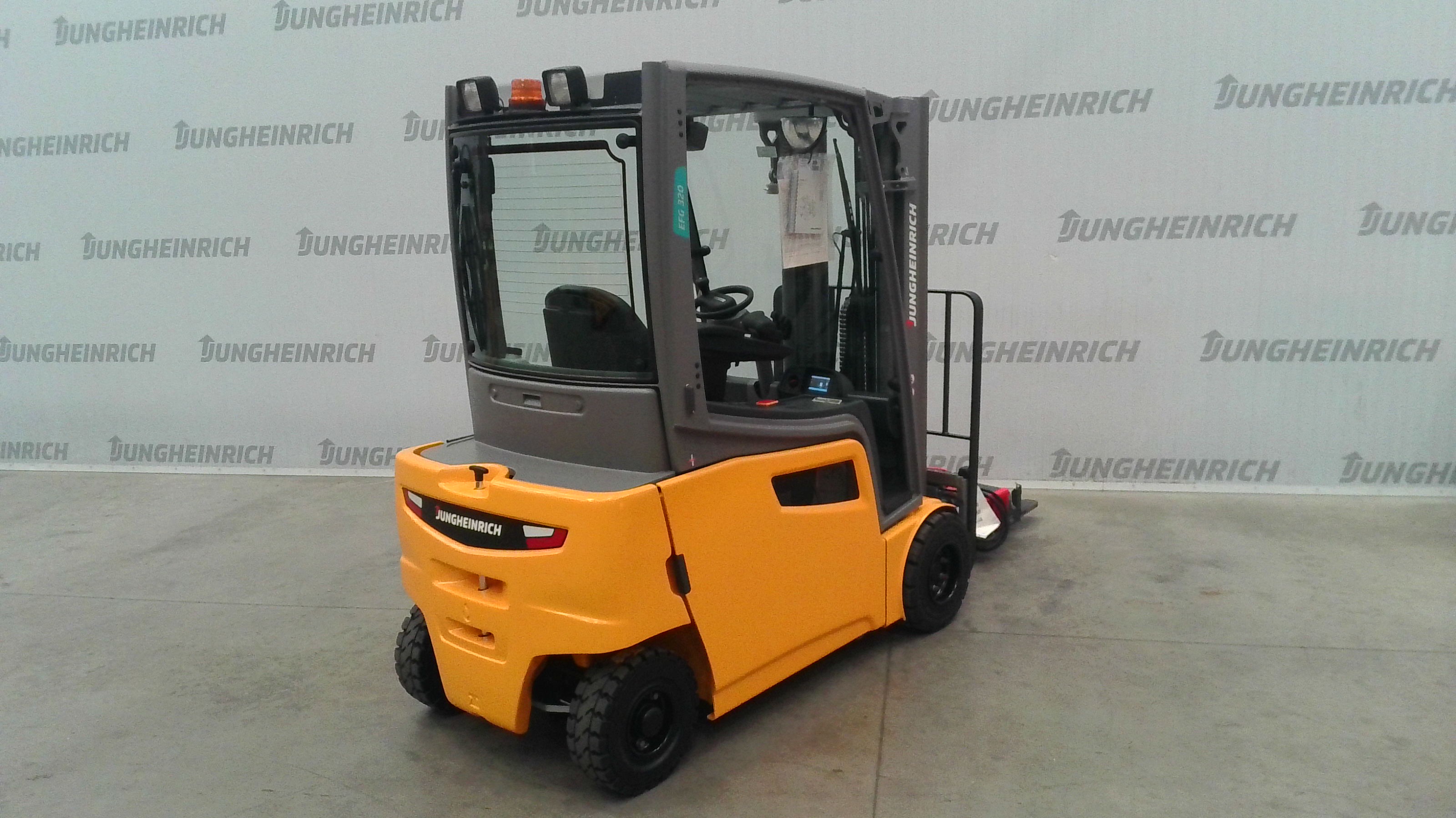 EFG 320 — Truck photo · FN621582