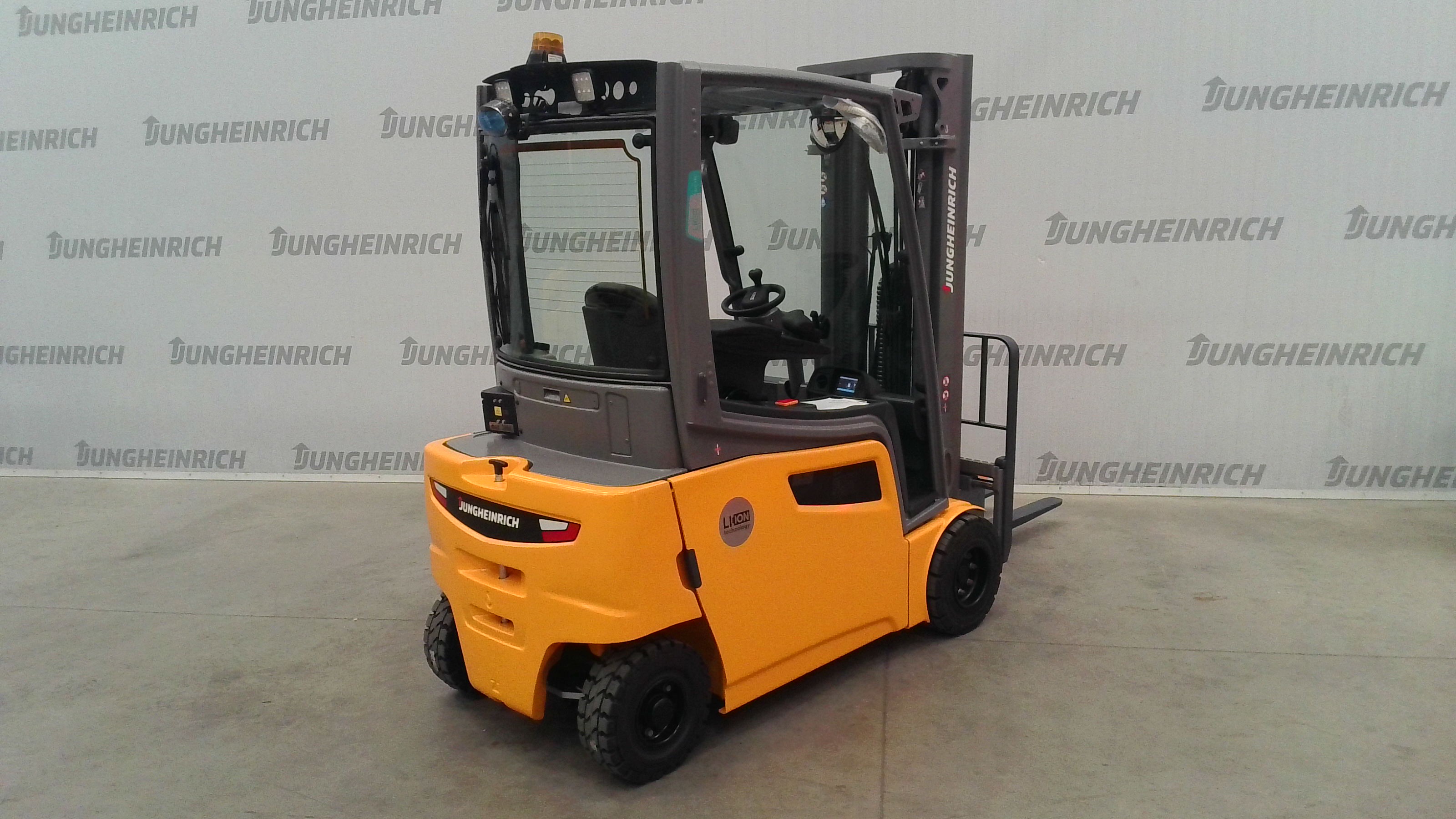 EFG 320 — Truck photo · FN623469