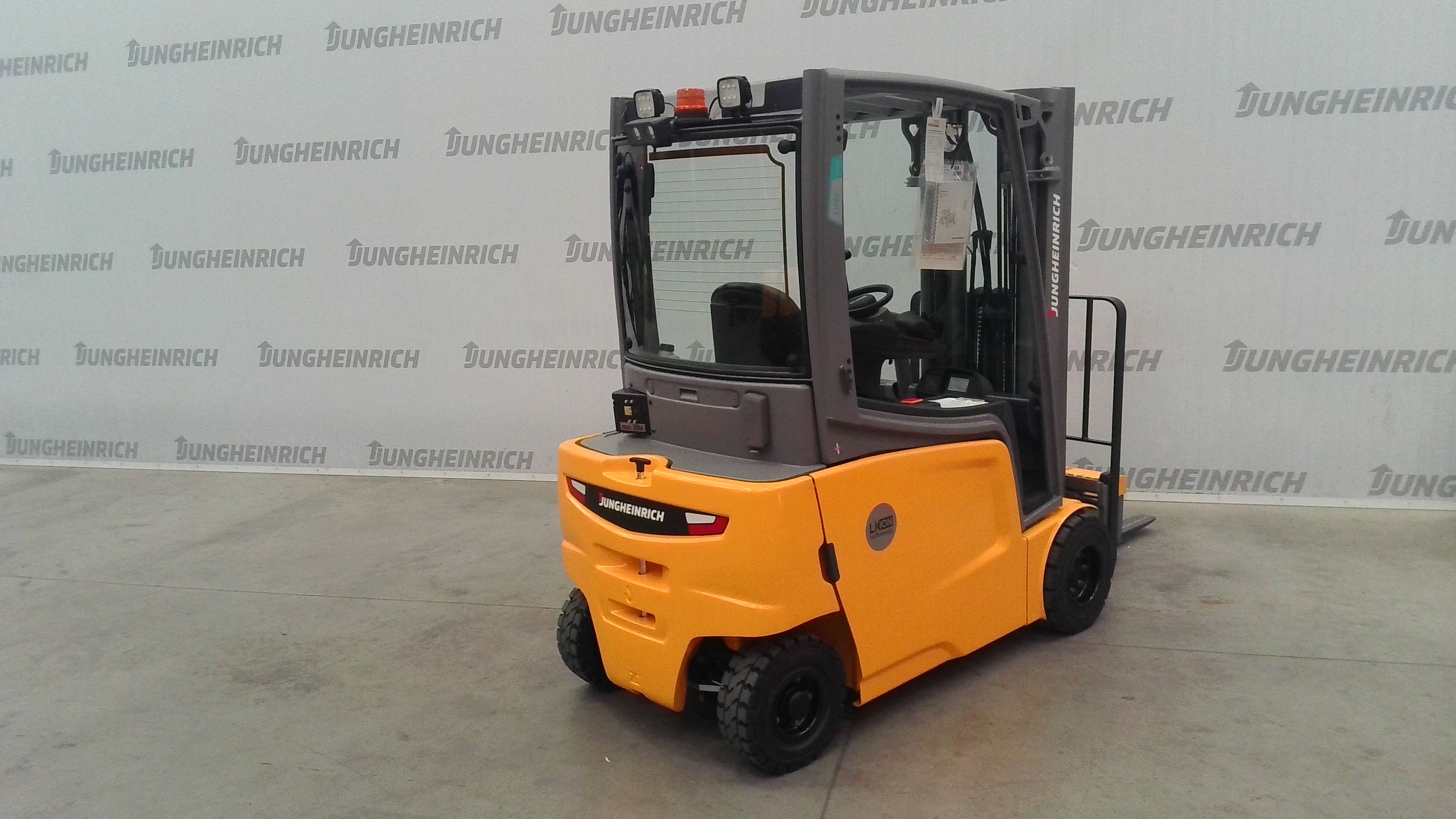 EFG 320 — Truck photo · FN654578